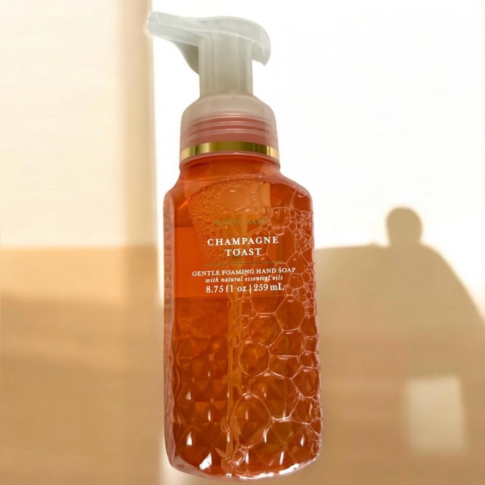 Bath & Body Works Champagne Toast Gentle Foaming Hand Soap full size